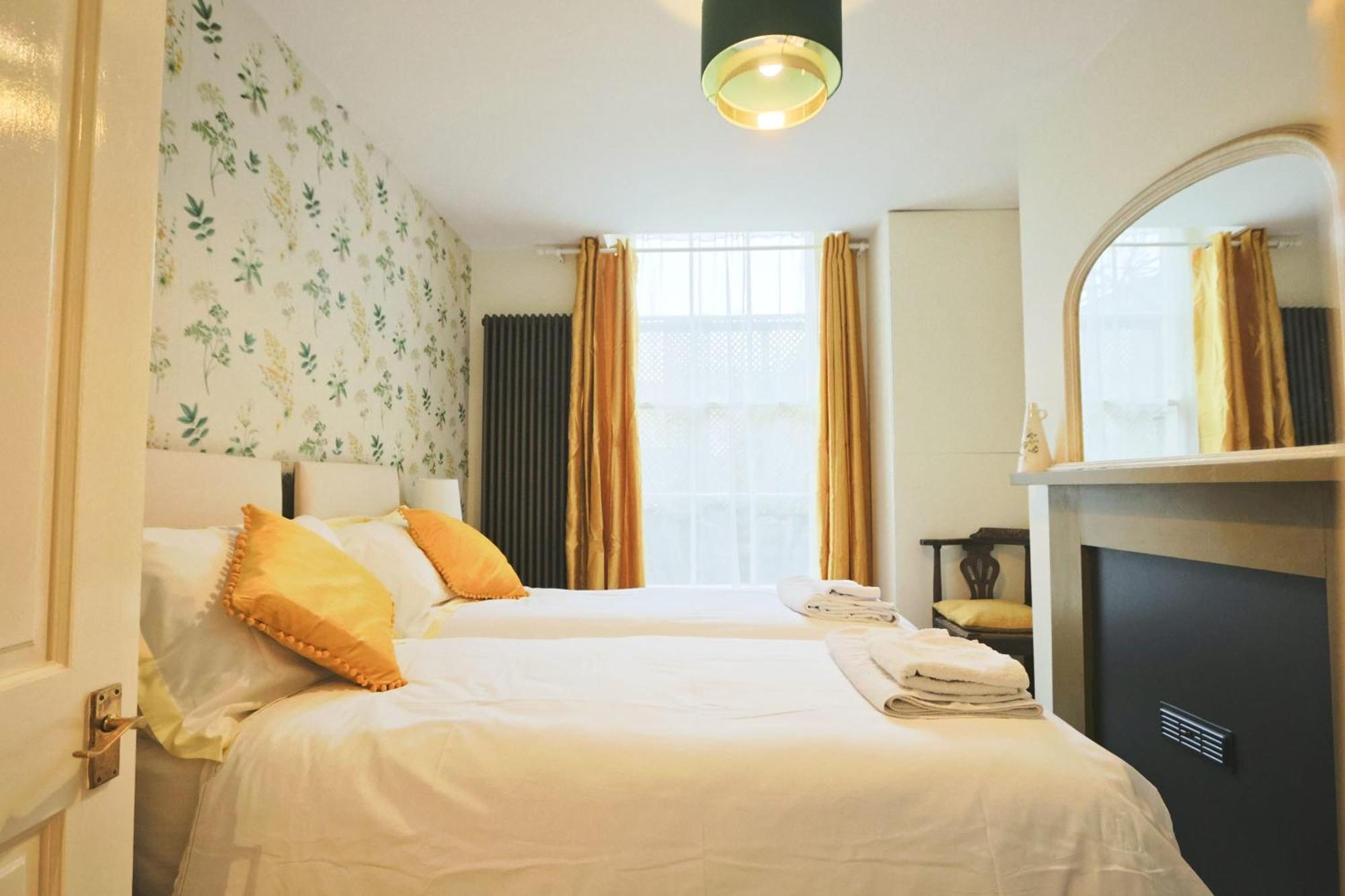 Two Bedroom Flat In Caledonia Place Apartamento Bristol